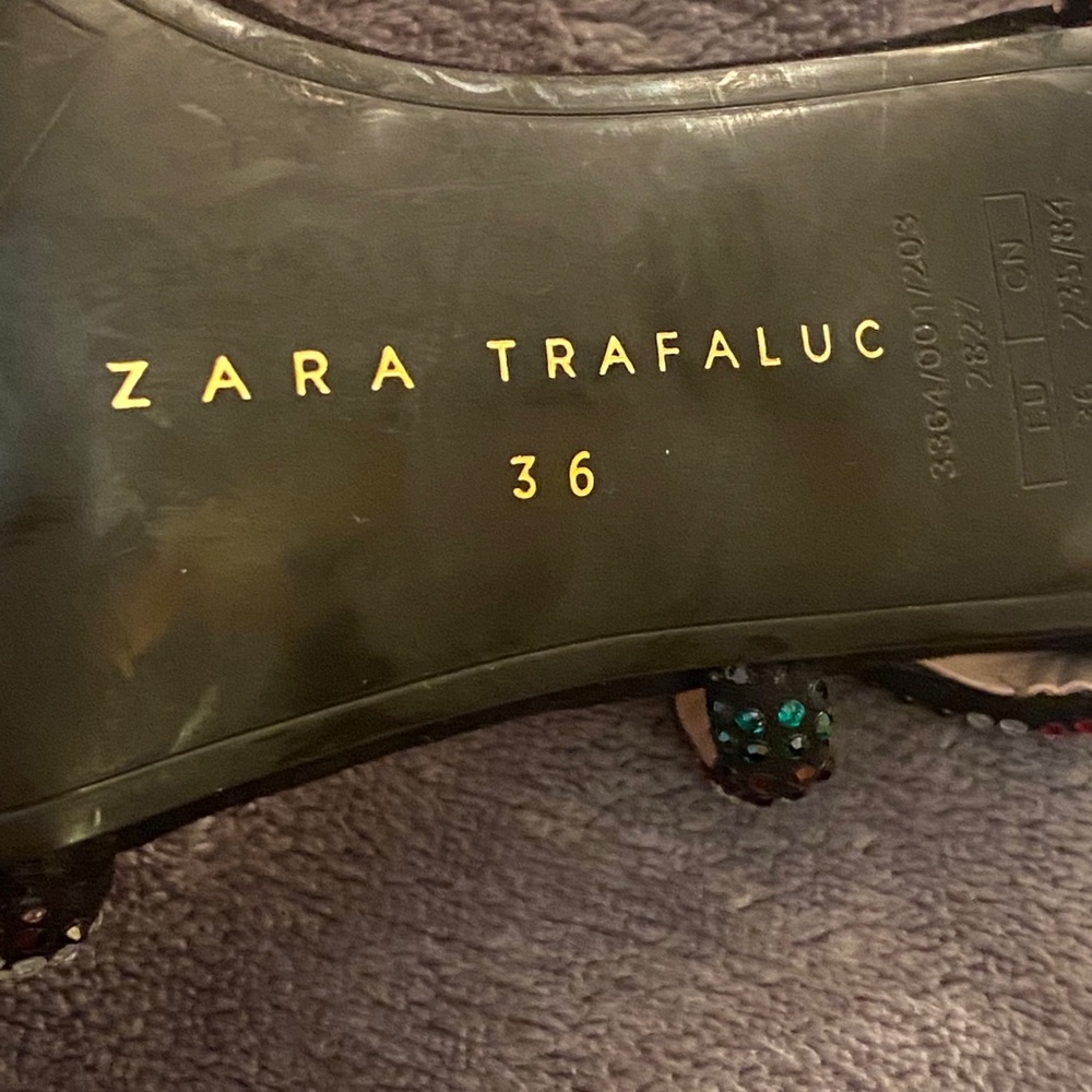 Shoe - Picture 2 of 5